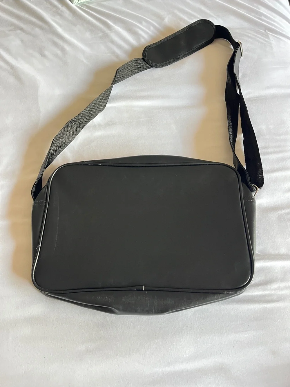 Nike Vintage Style Faux Leather Messenger Bag Black & Gold Crossbody Shoulder
